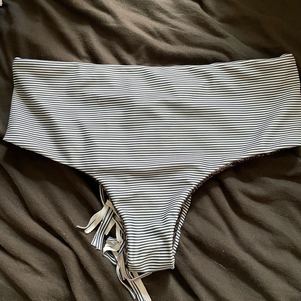 Acacia impossibles high waist bikini bottom L